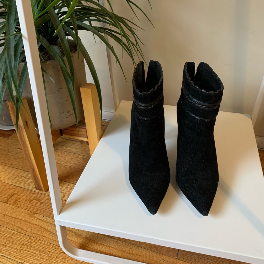 Badgley Mischka women’s Dorsey ankle boot